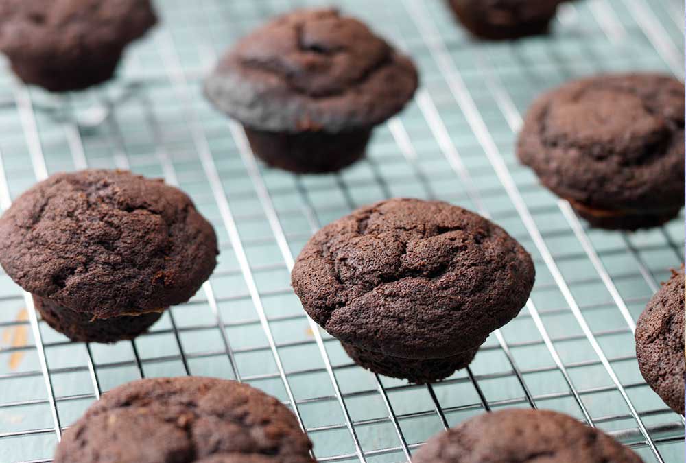 BROWNIE MUFFINS DE NUECES Y PLÁTANO (SIN GLUTEN)