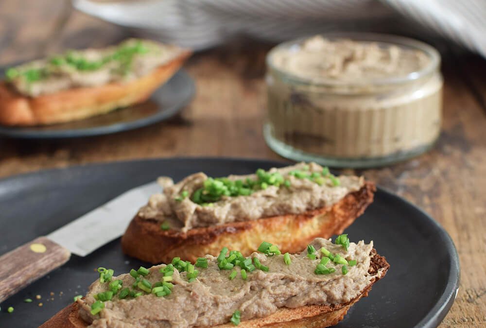 BRUSQUETA DE PATÉ DE HONGOS CON TRUFA