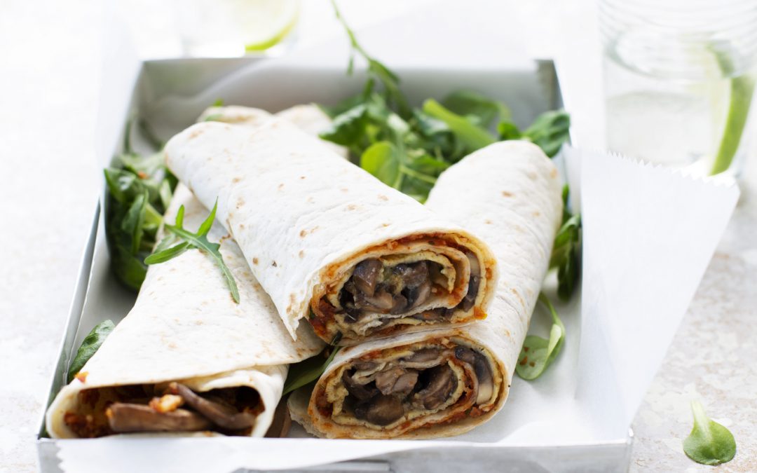 Burritos de huevo con champiñones y tomates secos