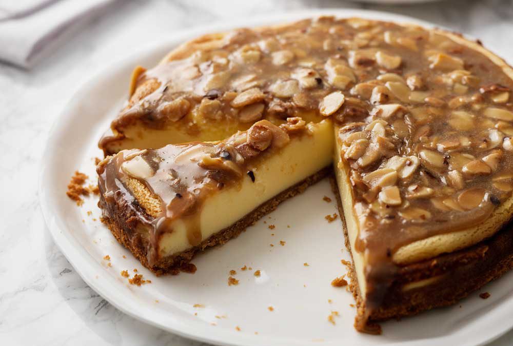 CHEESECAKE CON PRALINÉ DE ALMENDRAS