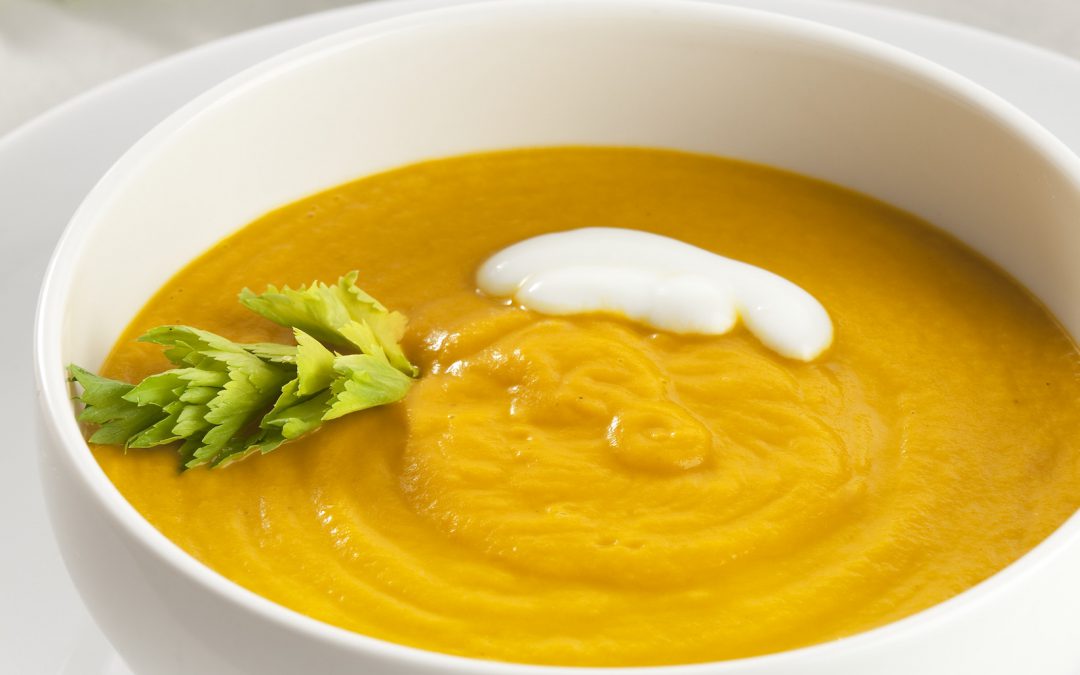 CREMA DE ZANAHORIA Y APIO CON ACEITE DE HIERBAS