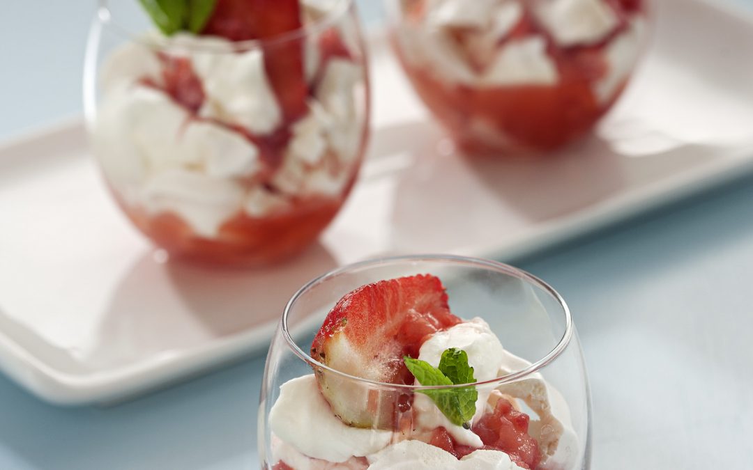 ETON MESS (postre inglés de merengue, frutilla y crema)