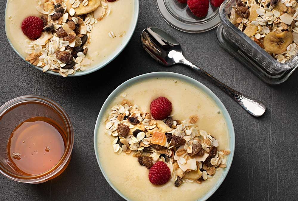 SMOOTHIE BOWL DE PIÑA, PLÁTANO Y FRAMBUESAS