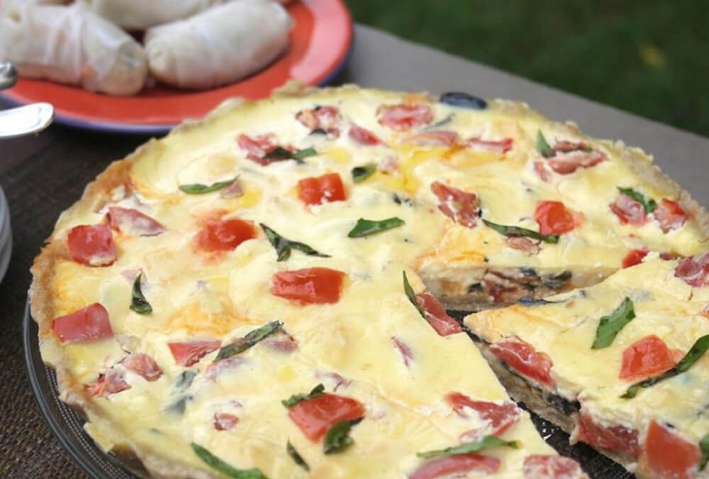 QUICHE DE TOMATE CHERRY, QUESO CABRA Y HOJAS ALBAHACA