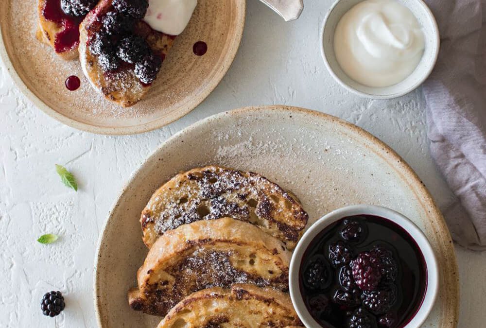 TOSTADAS FRANCESAS CON COMPOTA DE MORAS