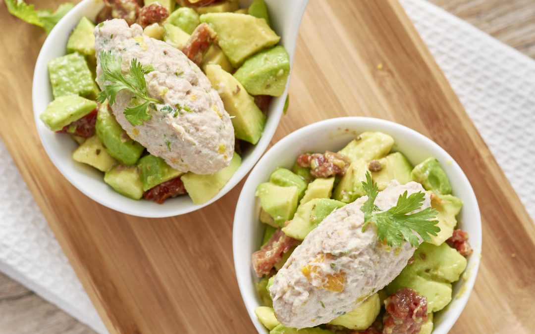 TARTAR DE PALTA Y TOMATES SECOS CON MOUSSE DE ATÚN