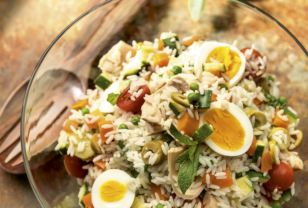 ENSALADA DE ARROZ CON HUEVOS Y ATÚN