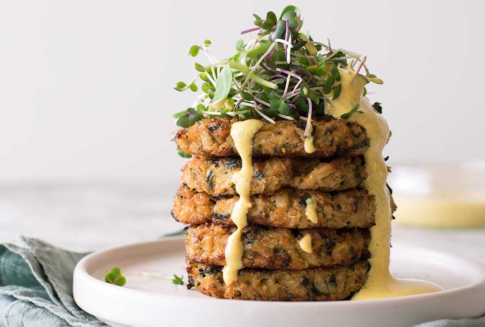 CROQUETAS DE COLIFLOR Y SALSA CREMOSA CON CÚRCUMA