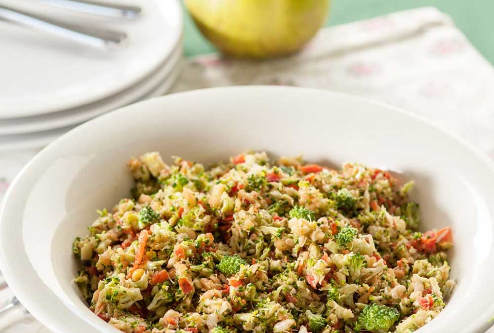 ENSALADA DE BRÓCOLI, PIMENTÓN Y MANZANA