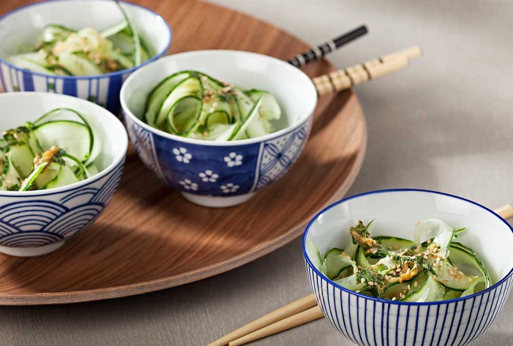 ENSALADA JAPONESA DE PEPINOS CON ALIÑO AROMÁTICO DE HIERBAS