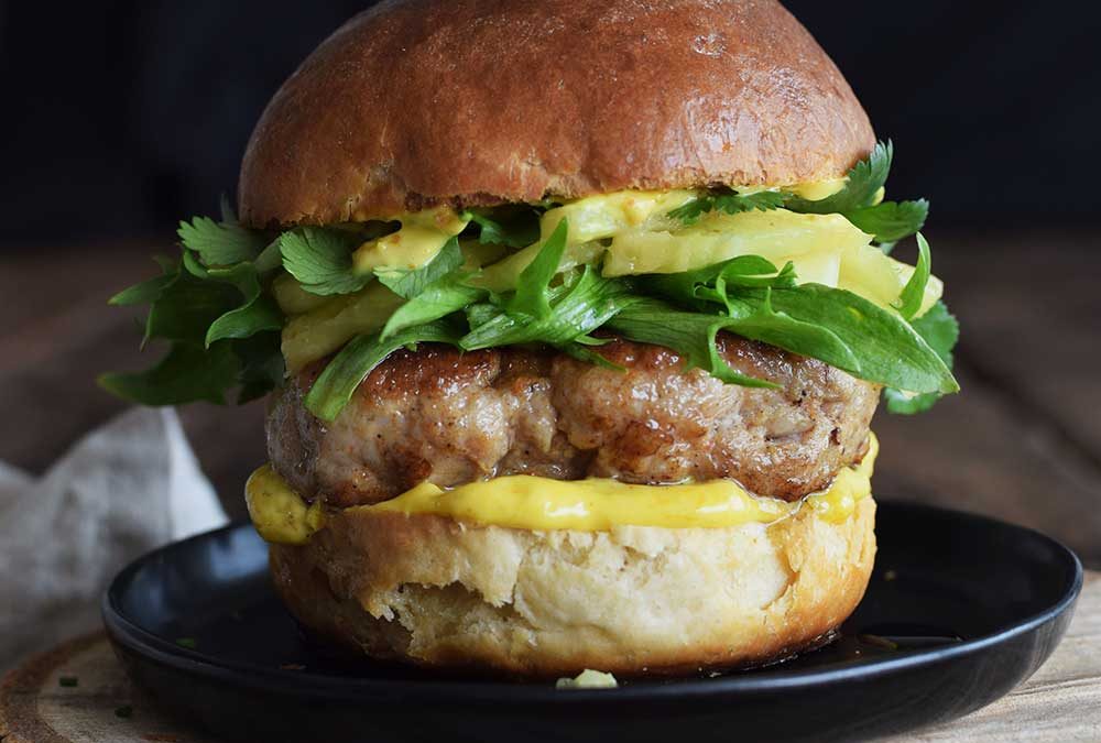 Hamburguesa Hawaiana con mayonesa de curry