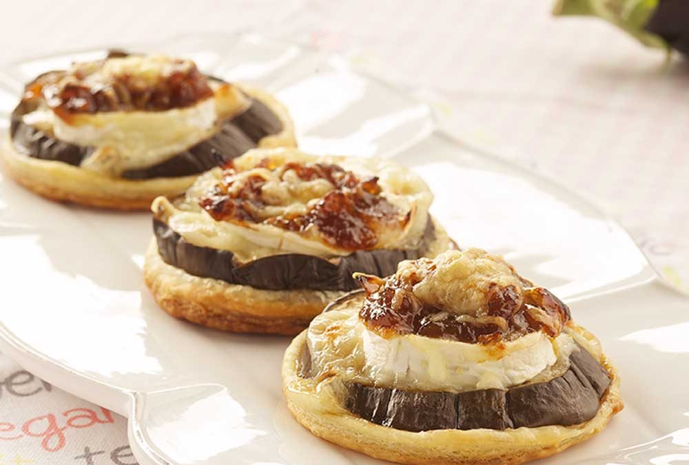 MONTADITOS DE BERENJENA Y QUESO CON CEBOLLA ACARAMELADA