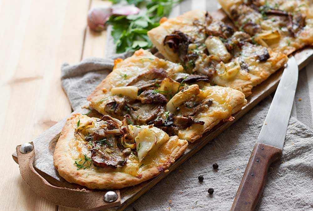 PIZZA DE CALAMARES Y BOLETUS AL AJILLO