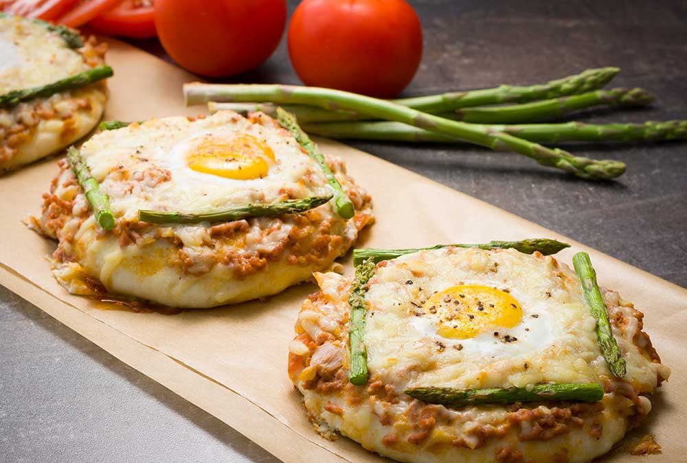 PIZZETAS DE CARNE CON ESPÁRRAGOS Y HUEVO