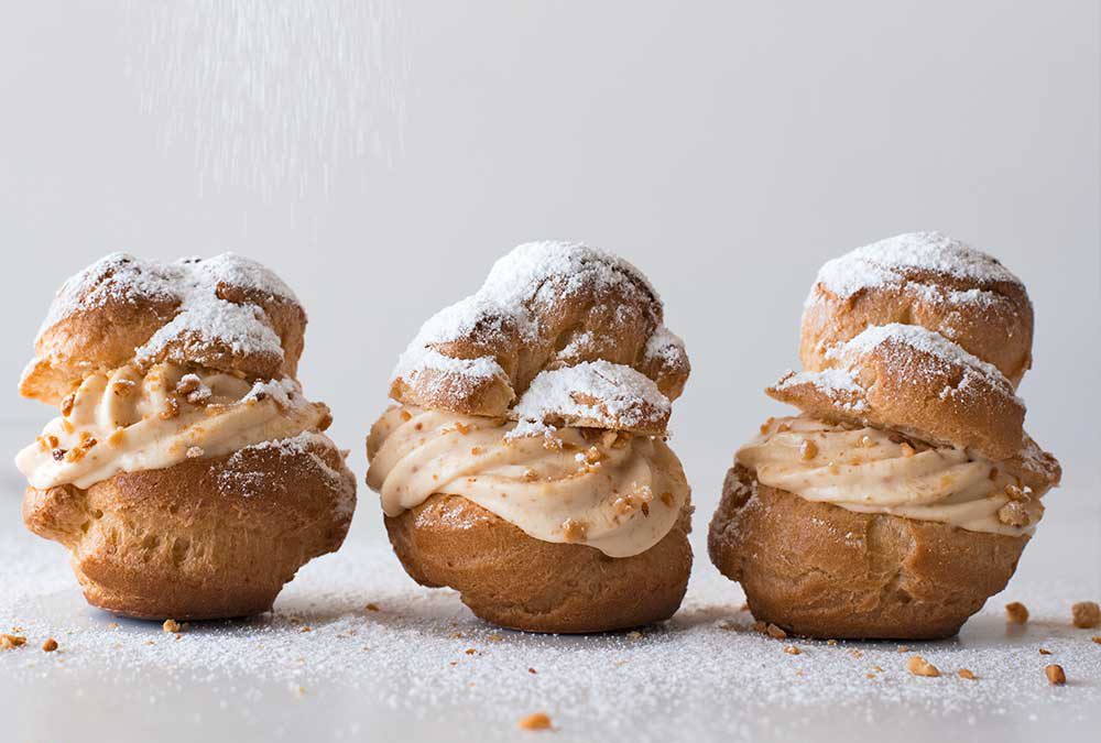 PROFITEROLES CON CREMA DIPLOMÁTICA DE ALMENDRAS