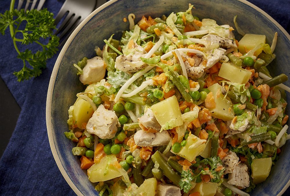 ENSALADA DE PAPAS Y VERDURAS CON POLLO