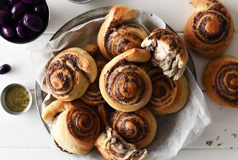 ROLLOS DE QUESO Y ACEITUNAS