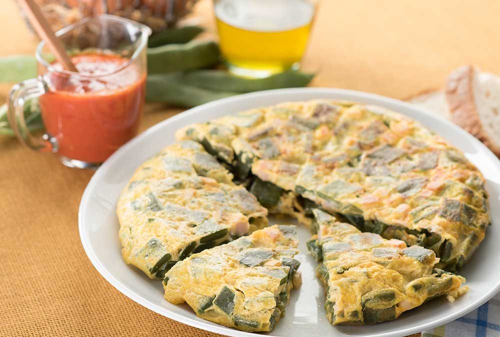 TORTILLA DE POROTOS VERDES CON TOMATE