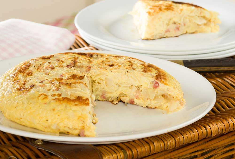 TORTILLA DE CEBOLLA Y TOCINO